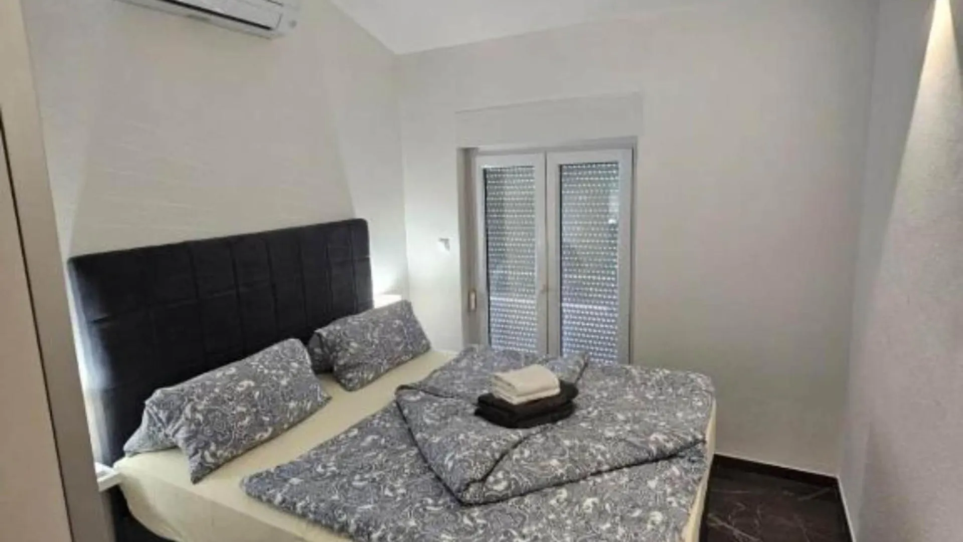 Spacious Villa With Outdoor Swimming Pool In Trogir - Three Bedroom Apartment