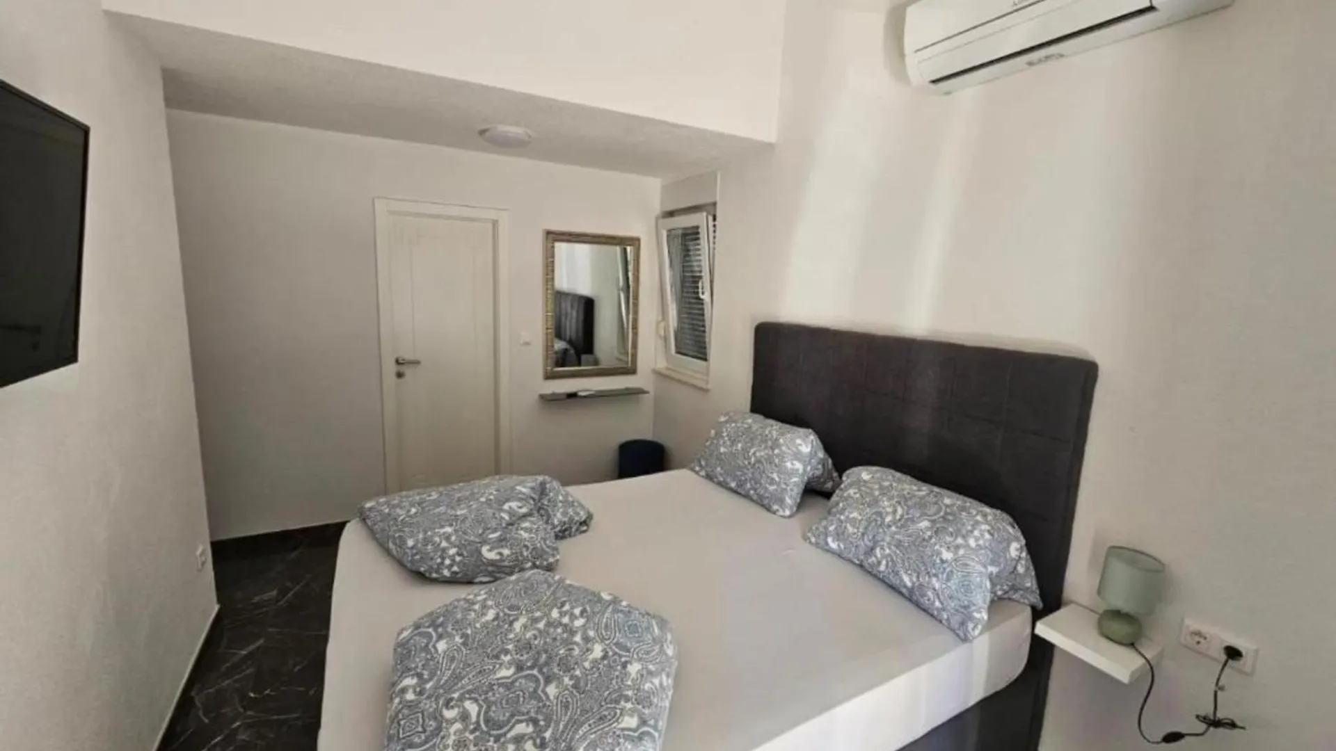 Spacious Villa With Outdoor Swimming Pool In Trogir - Three Bedroom Apartment