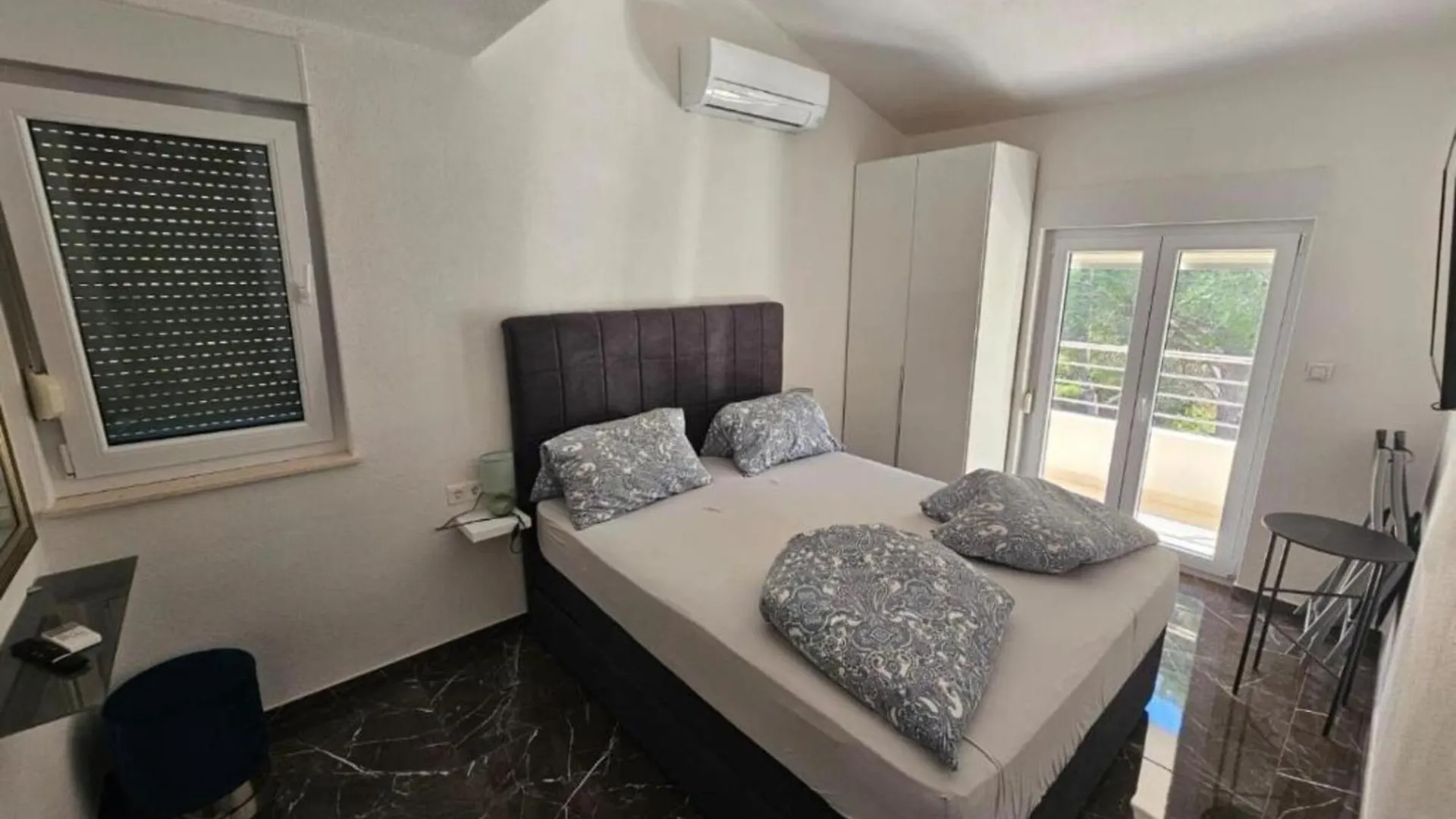 Spacious Villa With Outdoor Swimming Pool In Trogir - Three Bedroom Apartment 0*,